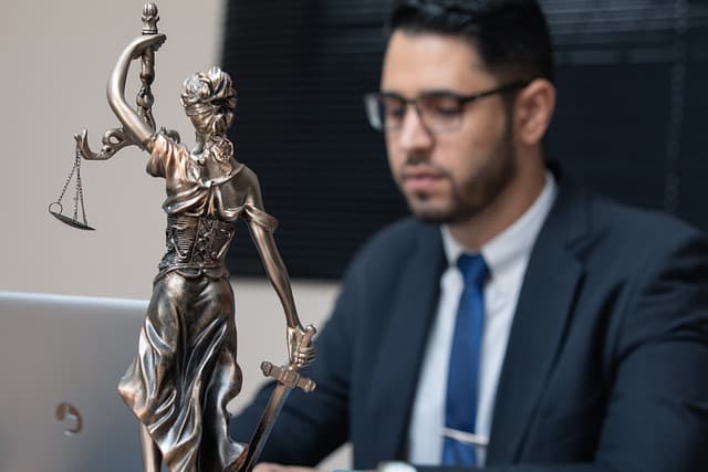How to Navigate Your Legal Career Path Effectively